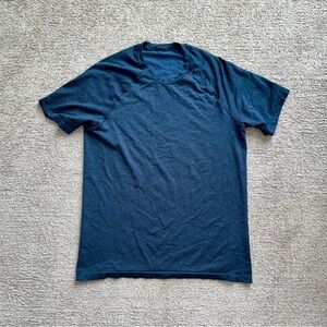 Lululemon men’s L short sleeve metal vent tech shirt